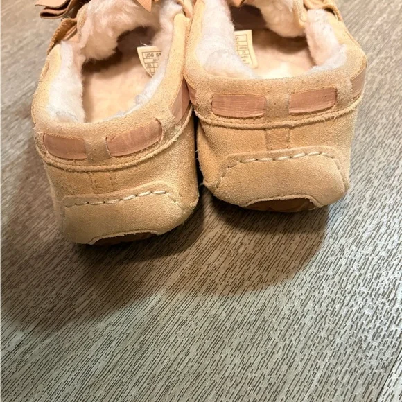 UGG DAKOTA LEATHER BOW SLIPPER SIZE 8 - Picture 9 of 9